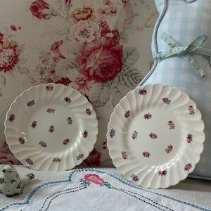 Olde Chelsea English Scalloped Luncheon Plates Cream with Pink & Blue Roses